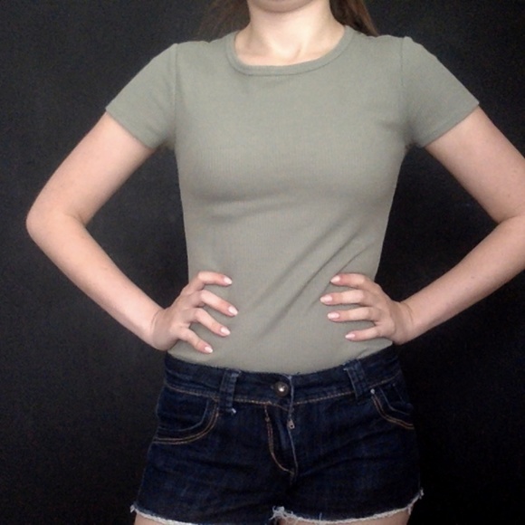 Forever 21 Tops - 🎃 Forever 21 Olive Green Bodysuit #084